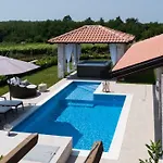 Luka Villa Visnjan